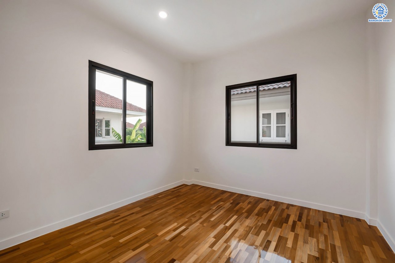 บ้านมือสองตกแต่งใหม่ โครงการ ณัฐชากรีนวิลล์ ปิ่นเกล้า-กาญจนาฯ บนเนื้อที่ 52 ตร.ว. ฟังก์ชัน 3 ห้องนอน 2 ห้องน้ำ จอดรถได้ 2 คัน บนทำเลศักยภาพ ใกล้เซ็นทรัลเวสต์เกต ทางด่วน "ศรีรัช" รถไฟฟ้าสายสีม่วง "สถานีตลาดบางใหญ่"